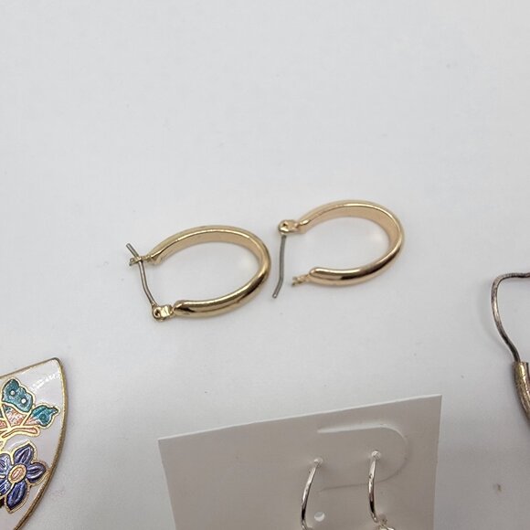 Lot‎ Of Vintage Gold And Silver Tone PIERCED Earrings Faux Pearl Etc - Picture 6 of 10